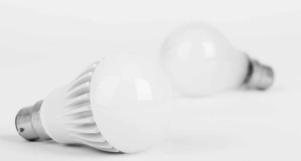 LED bulbs vs incandescent bulb